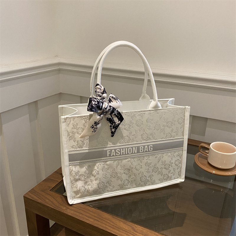 Luxury Tote Bags With Zipper - 高級感あふれるエレガントな女性用トートバッグ、刺繍ブーケ柄PUレザー、レタースカーフ付きハンドバッグ、通勤やショッピングに最適