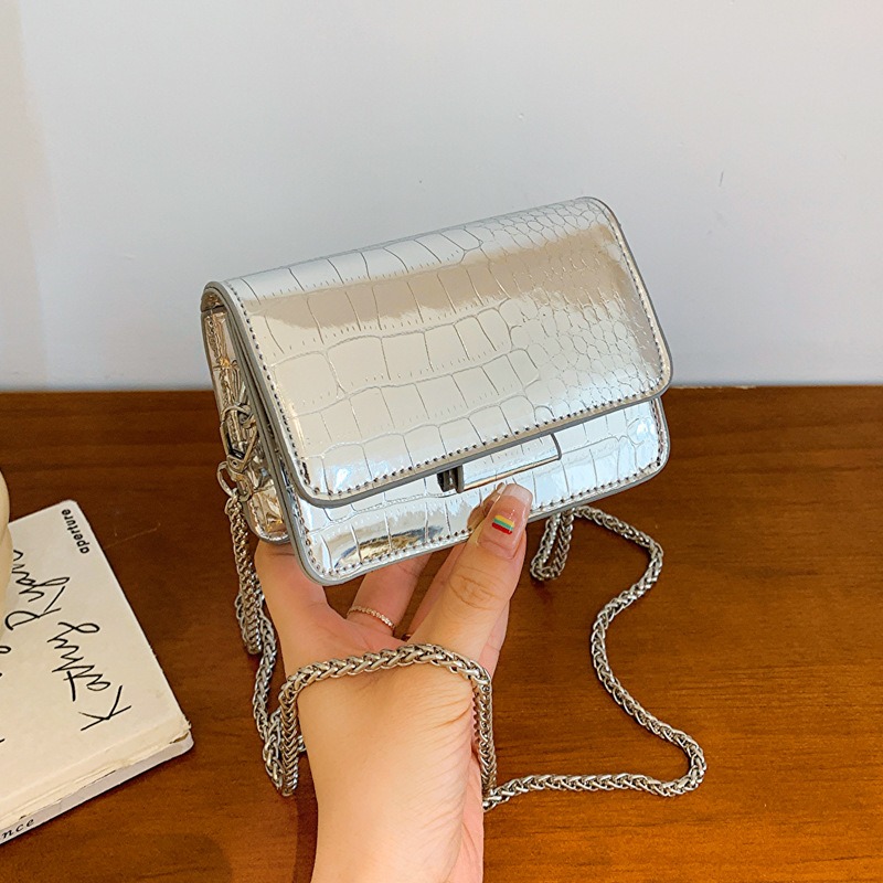 Luxury Bags For Summer - 女性ヴィンテージチェーンシルバーシックなクロスボディバッグ高級デザイナー小さなショルダーバッグファッションミニスクエアかわいい PU レザーハンドバッグ