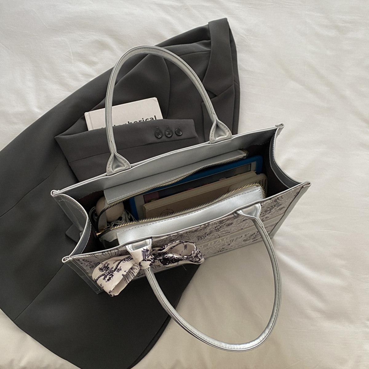 高級感あふれるエレガントな女性用トートバッグ、刺繍ブーケ柄P - Luxury Tote Bags With Zipper のレビューと価格
