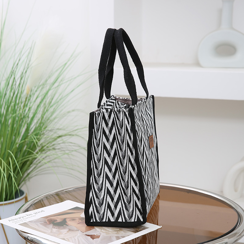 シェブロンパターンキャンバストートバッグ、レトロレターパッチ - Canvas Tote Designer のレビューと価格